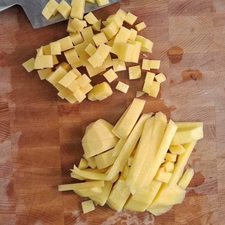 Erdäpfel schneiden